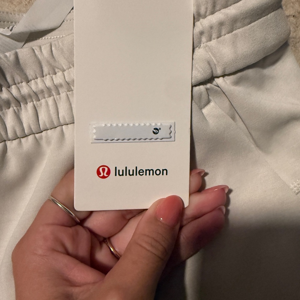 Lululemon Softstreme HR Shorts 4in - Picture 3 of 5